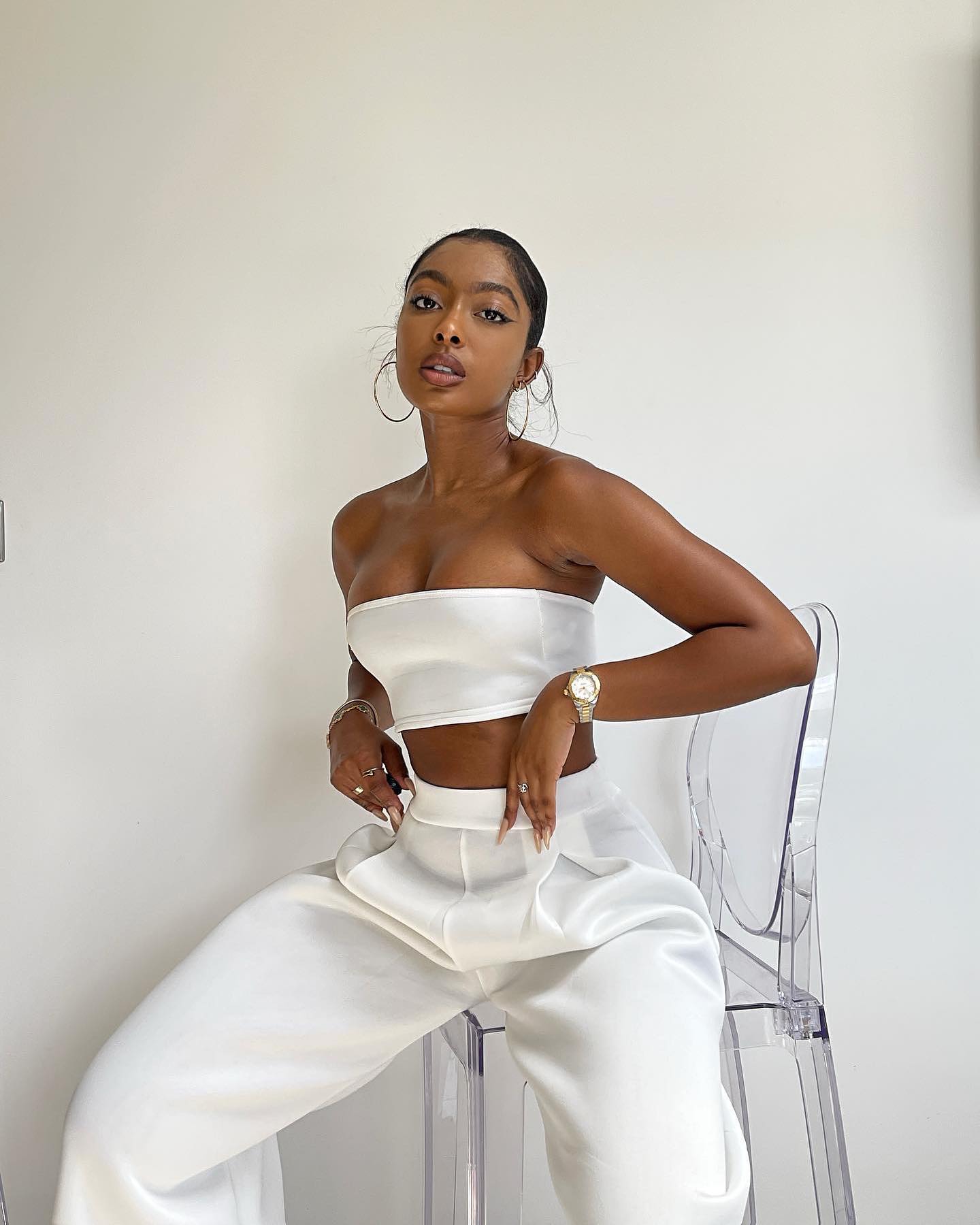 Look 10 Cool Ways To Wear A White Crop Top